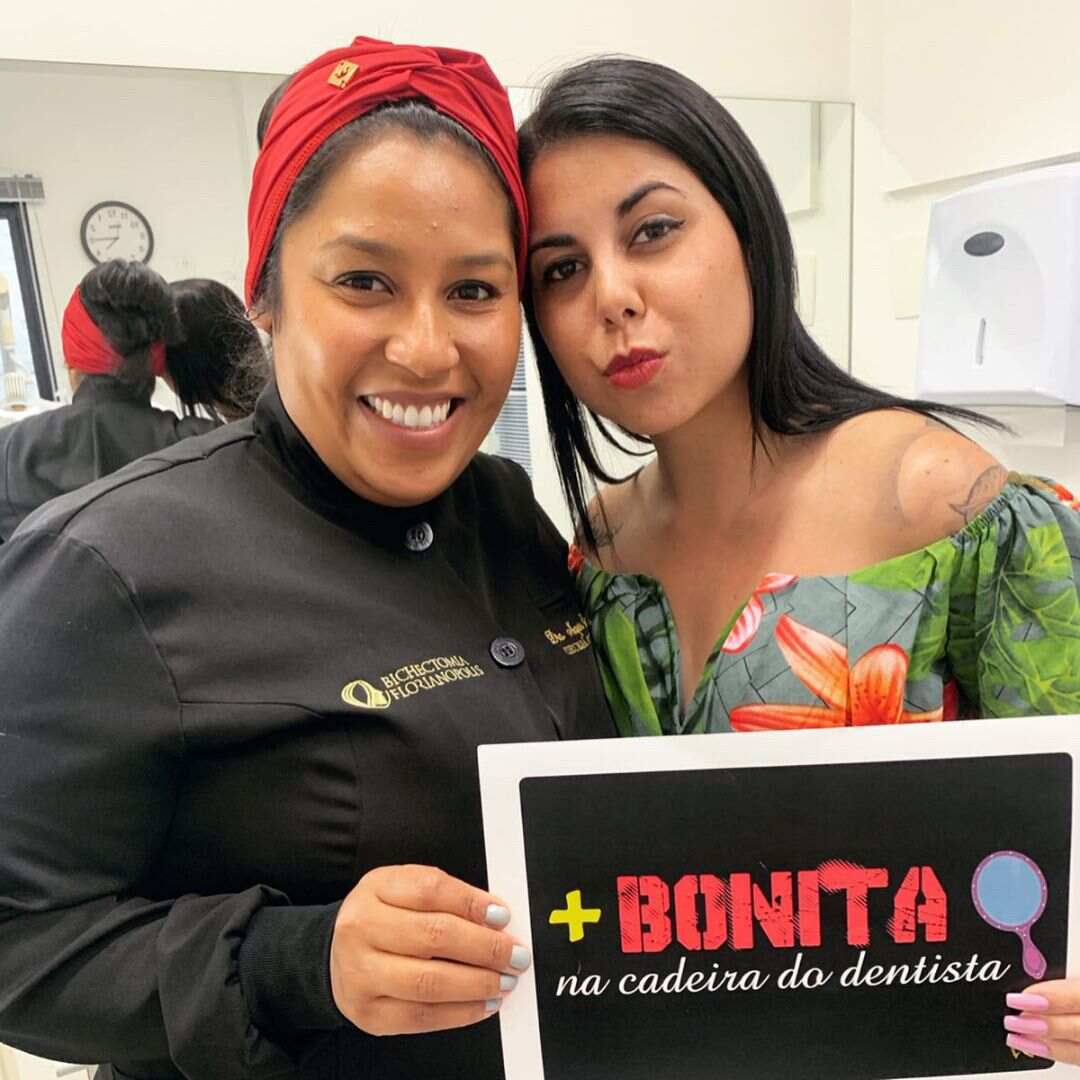 Dra. Mayara Lima com paciente de Bichectomia em Florianópolis SC