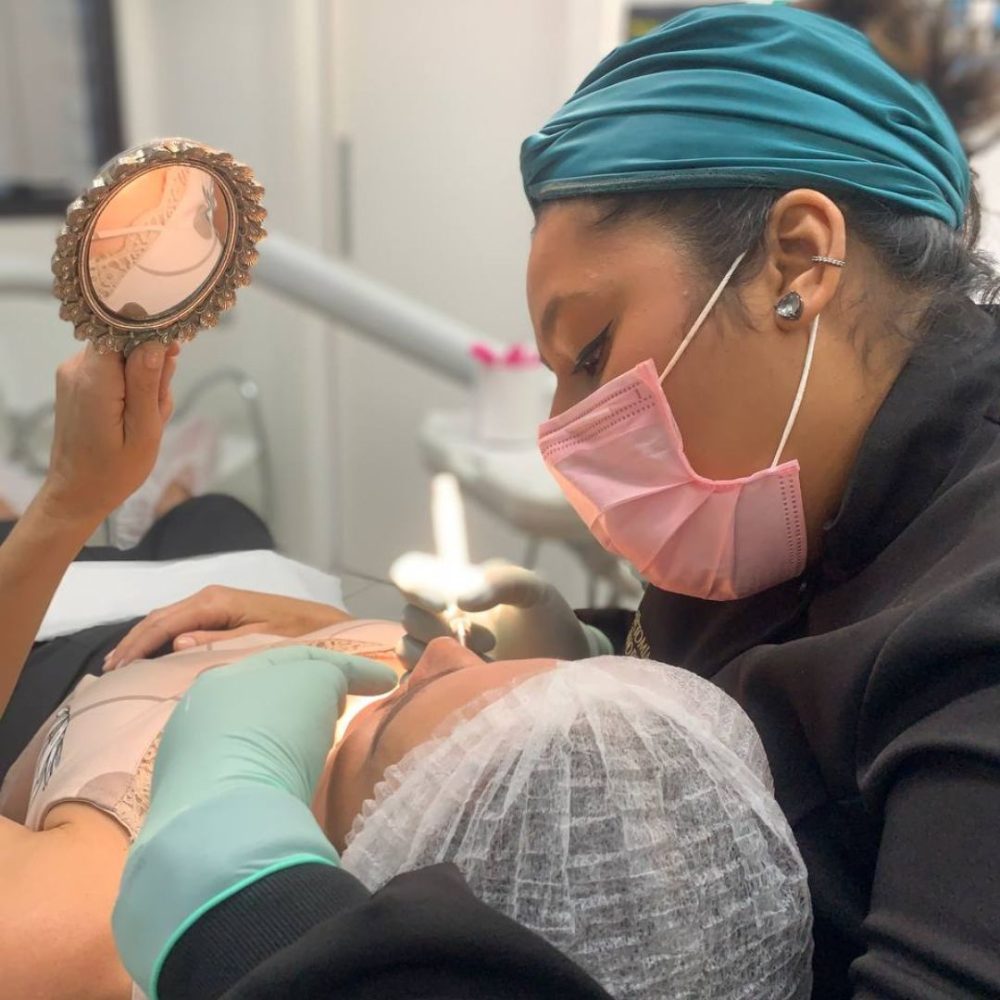 Dra. Mayara Lima realizando tratamento de olheiras em Florianópolis-SC Dra. Mayara Lima realizando tratamento de olheiras em Florianópolis-SC